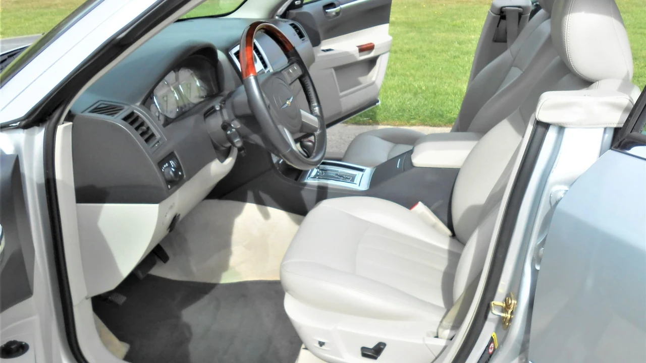 2005 Chrysler 300 (2005-2023) - Image 3 of 20