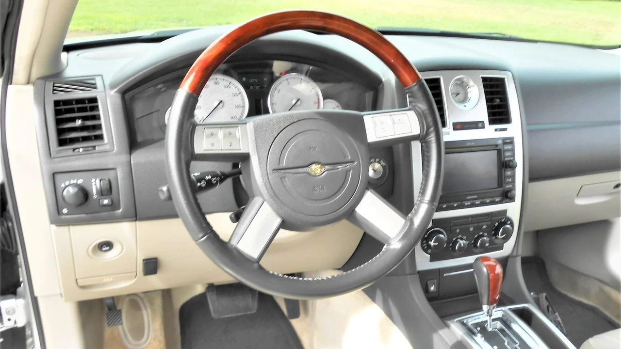 2005 Chrysler 300 (2005-2023) - Image 9 of 20