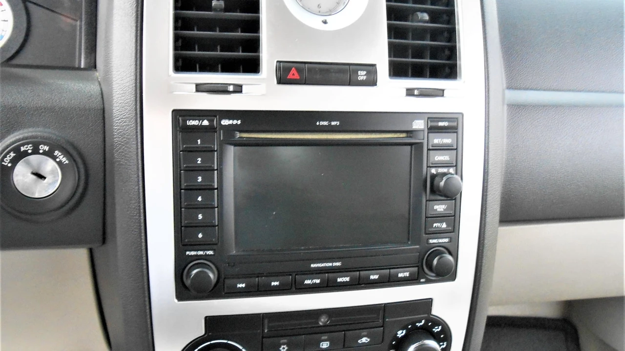 2005 Chrysler 300 (2005-2023) - Image 10 of 20