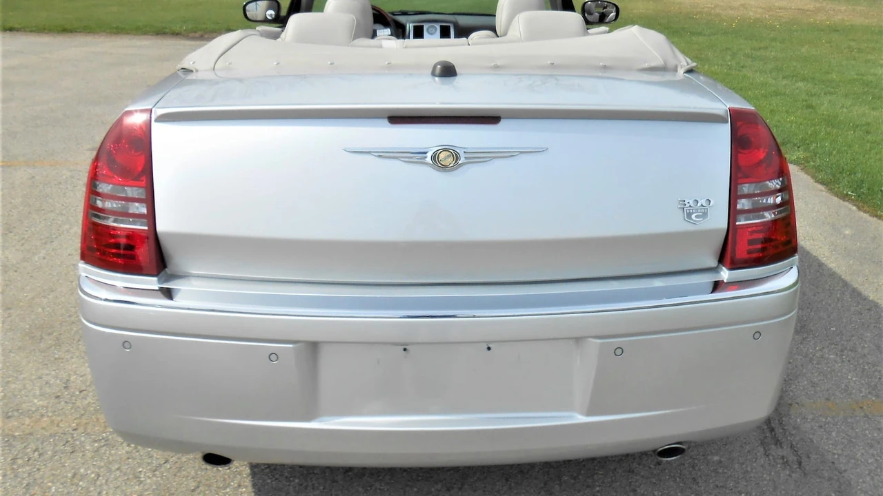 2005 Chrysler 300 (2005-2023) - Image 15 of 20