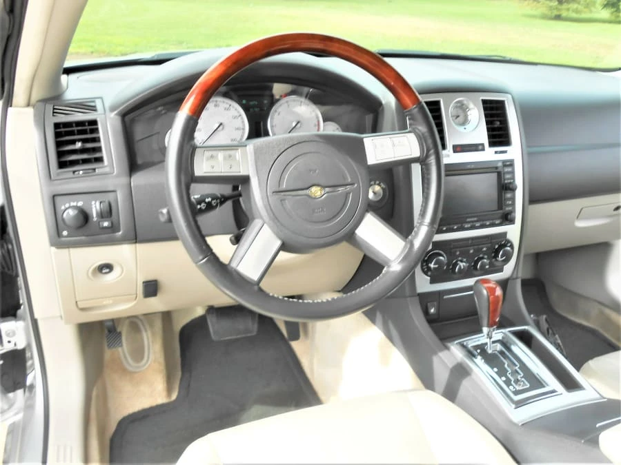 2005 Chrysler 300 (2005-2023) - Image 6 of 19