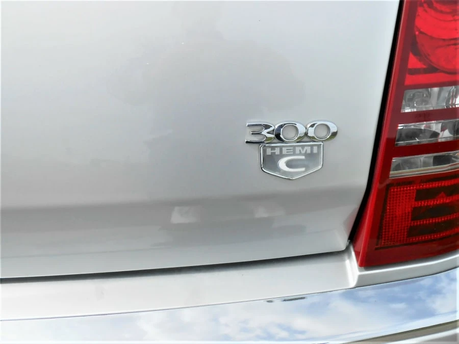 2005 Chrysler 300 (2005-2023) - Image 11 of 19