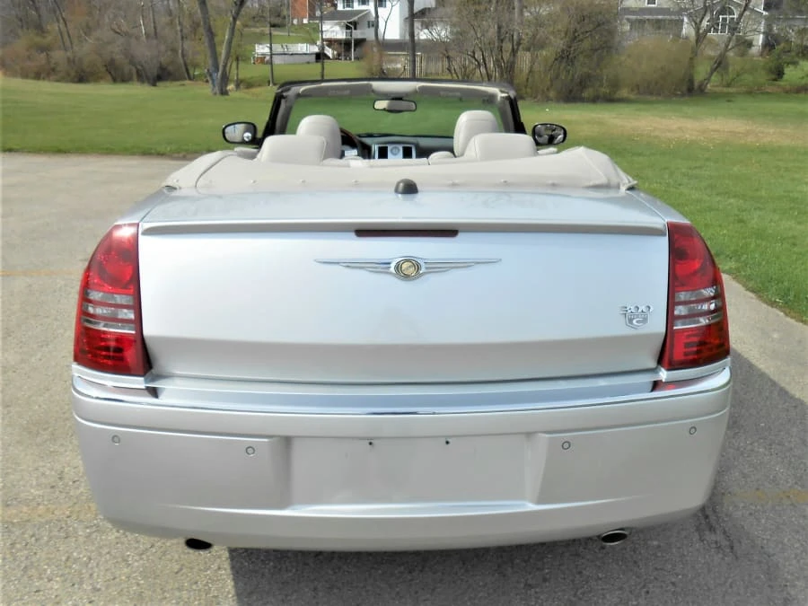 2005 Chrysler 300 (2005-2023) - Image 14 of 19