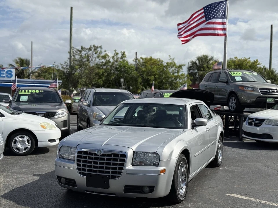 2005 Chrysler 300 (2005-2023) - Image 3 of 9