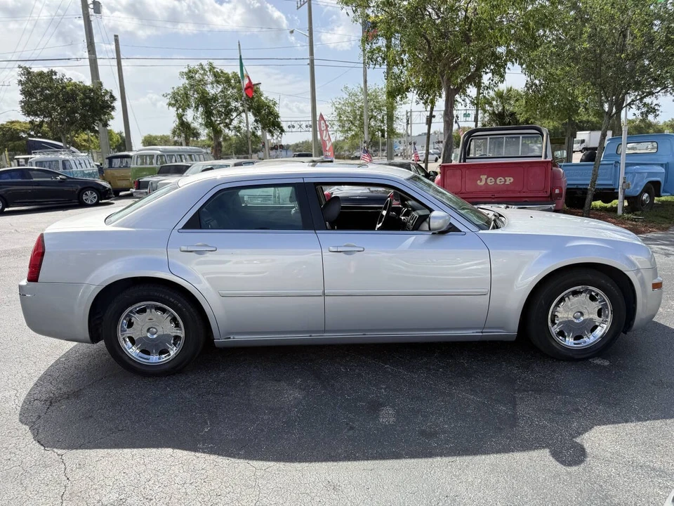 2005 Chrysler 300 (2005-2023) - Image 8 of 9