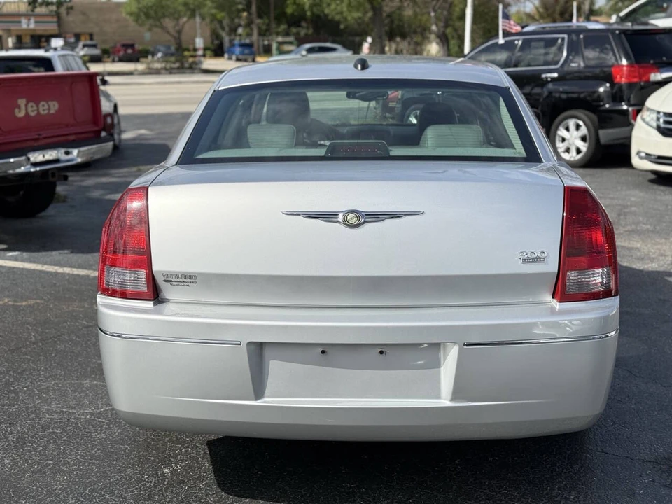 2005 Chrysler 300 (2005-2023) - Image 6 of 9