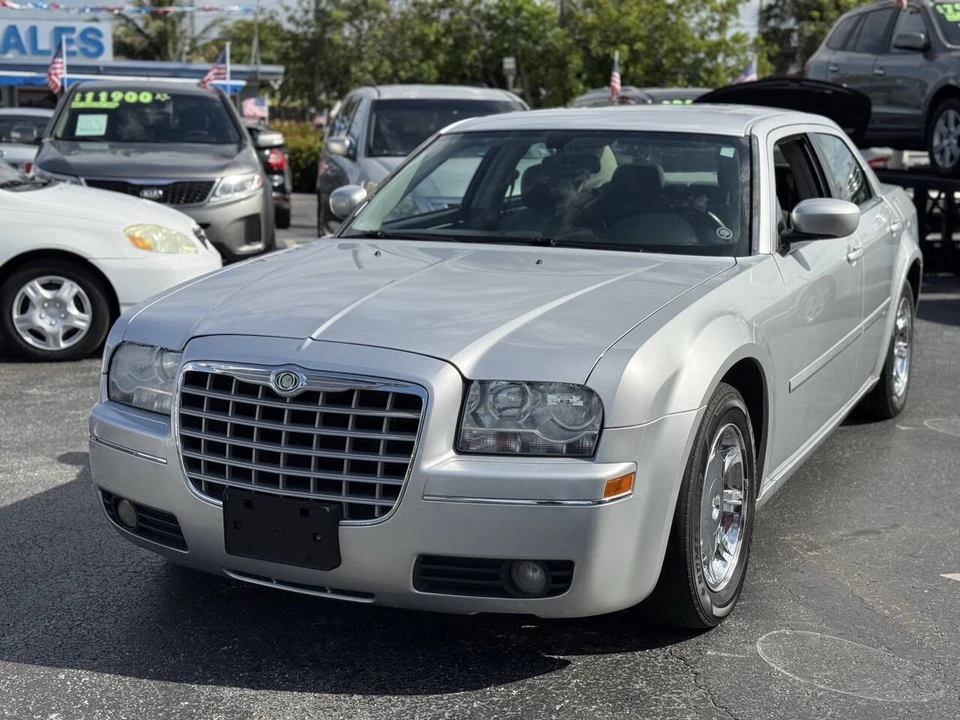 2005 Chrysler 300 (2005-2023) - Image 2 of 9