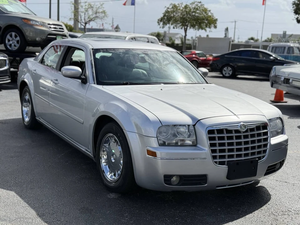 2005 Chrysler 300 (2005-2023) - Image 9 of 9