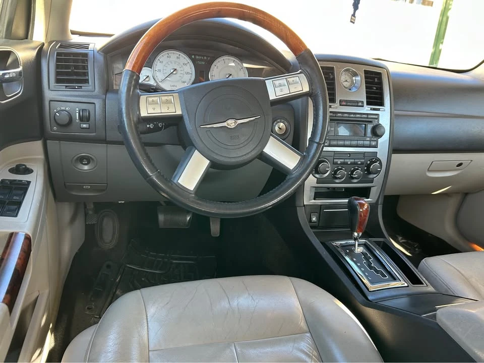 2005 Chrysler 300 (2005-2023) - Image 9 of 11