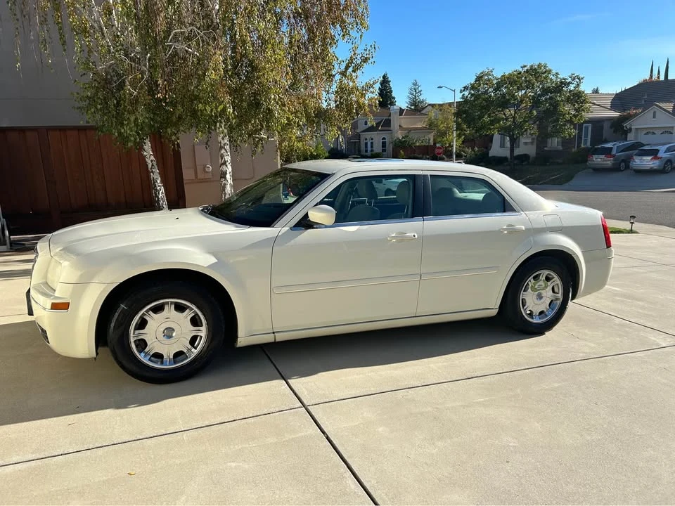 2005 Chrysler 300 (2005-2023) - Image 3 of 11