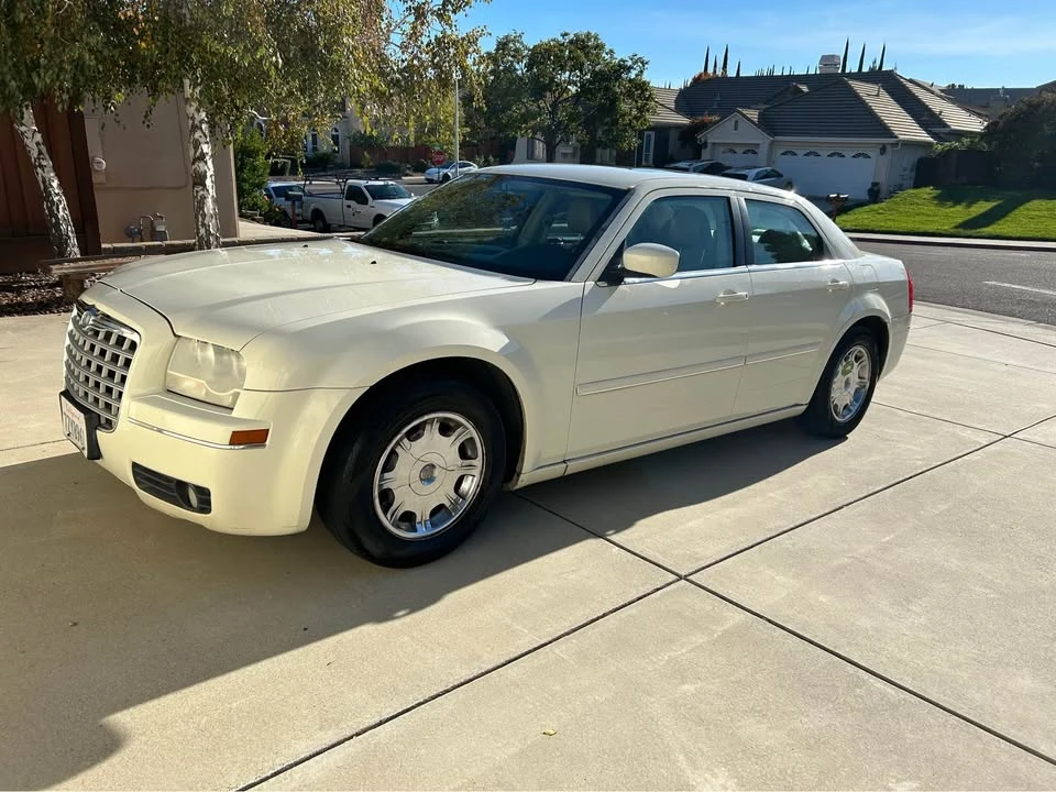 2005 Chrysler 300 (2005-2023) - Image 5 of 11