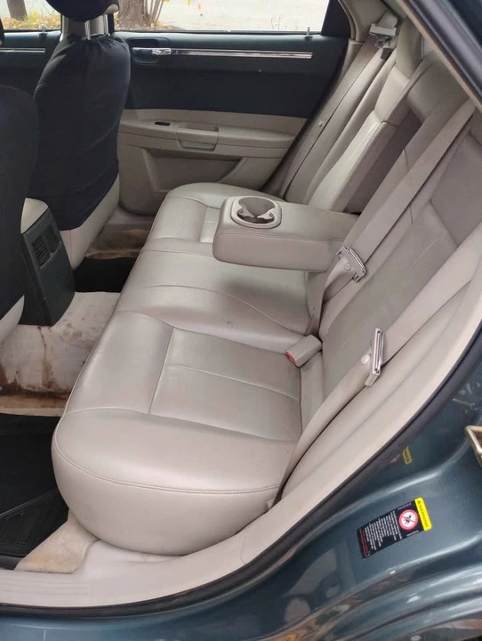2005 Chrysler 300 (2005-2023) - Image 7 of 8
