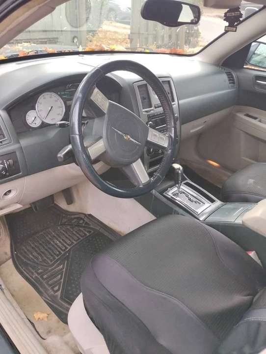 2005 Chrysler 300 (2005-2023) - Image 8 of 8