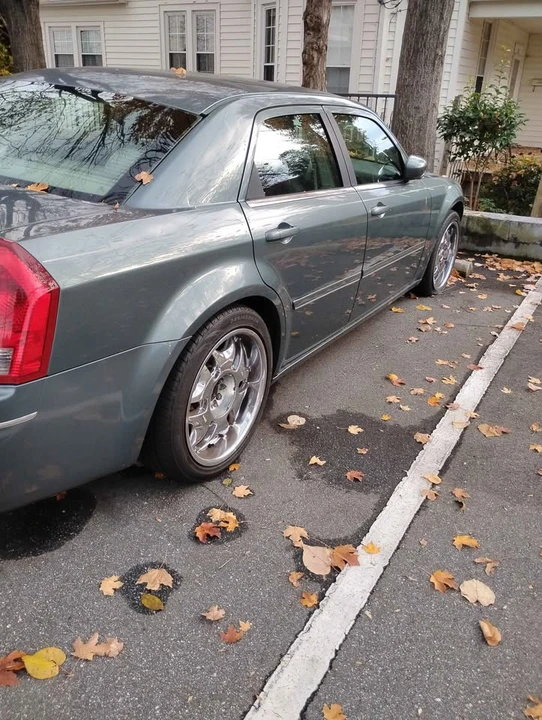 2005 Chrysler 300 (2005-2023) - Image 3 of 8