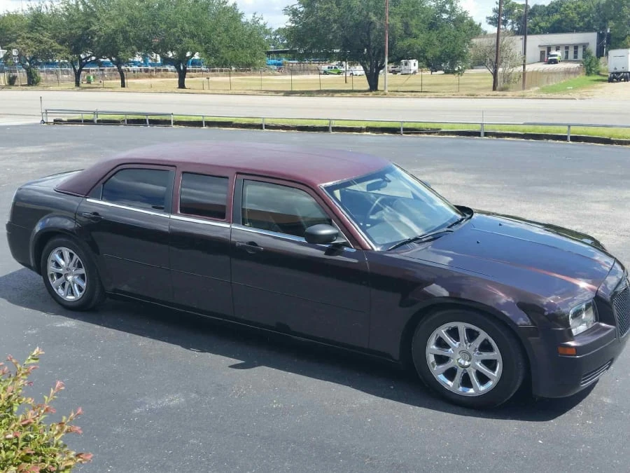2005 Chrysler 300 (2005-2023) - Image 3 of 12