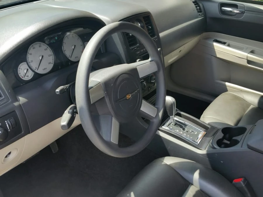 2005 Chrysler 300 (2005-2023) - Image 4 of 12