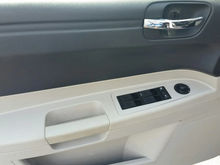 2005 Chrysler 300 (2005-2023) - Image 6 of 12