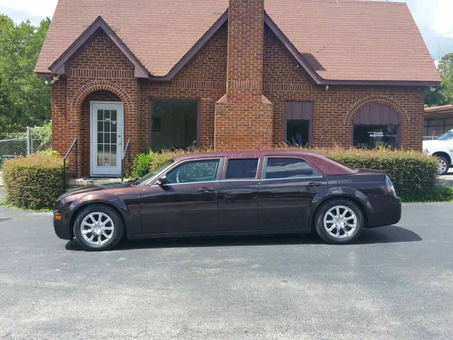 2005 Chrysler 300 (2005-2023) - Image 2 of 12