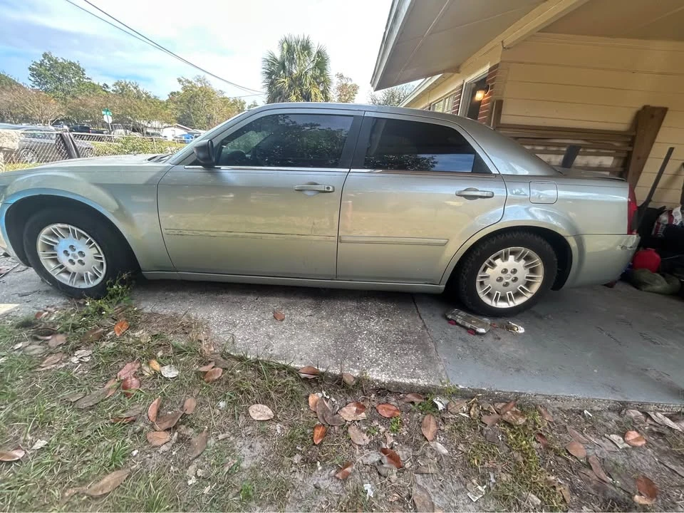 2005 Chrysler 300 (2005-2023) - Image 3 of 4