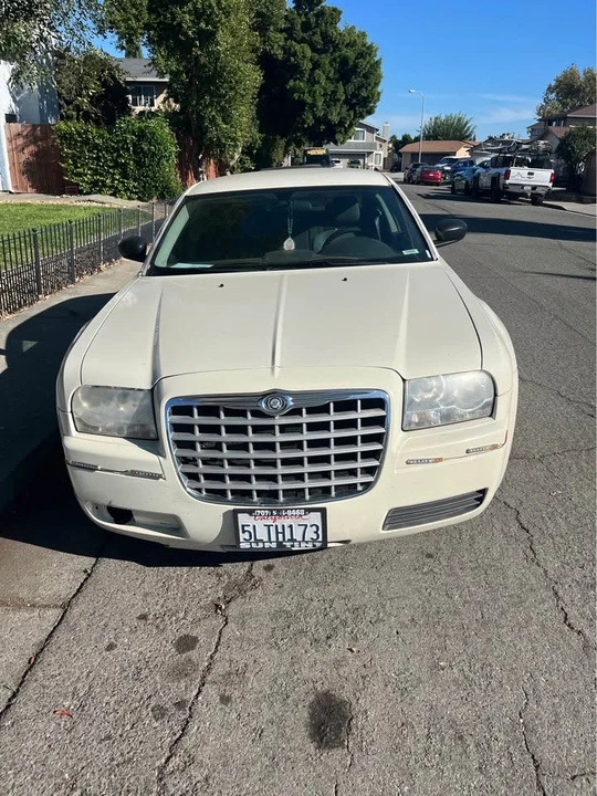 2005 Chrysler 300 (2005-2023) - Image 2 of 6