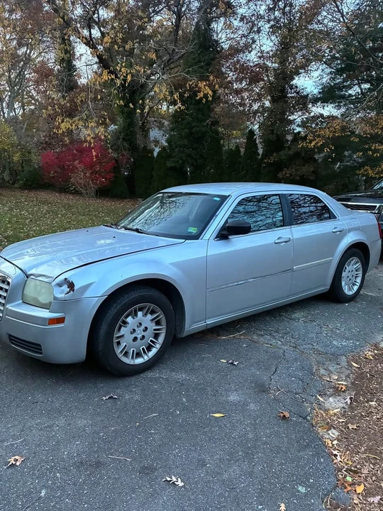 2005 Chrysler 300 (2005-2023) - Image 2 of 7