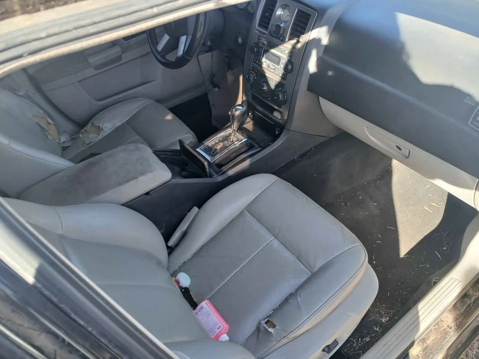 2005 Chrysler 300 (2005-2023) - Image 3 of 4