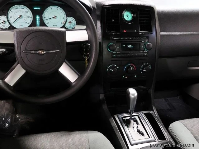 2005 Chrysler 300 (2005-2023) - Image 16 of 21