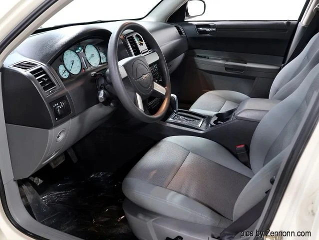 2005 Chrysler 300 (2005-2023) - Image 12 of 21