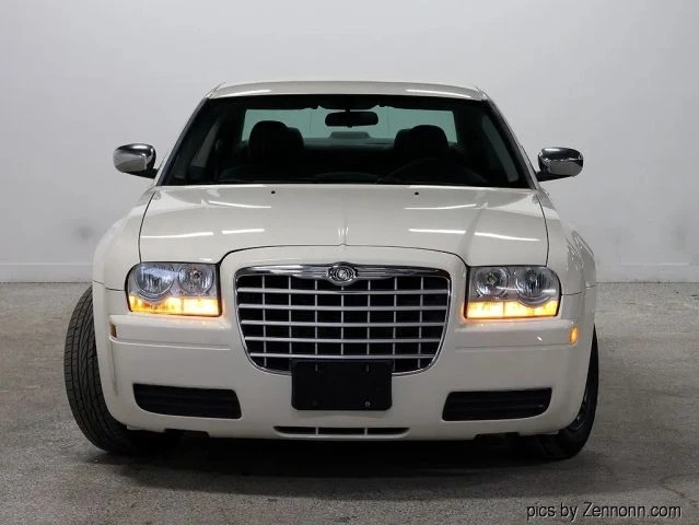 2005 Chrysler 300 (2005-2023) - Image 5 of 21