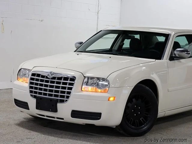 2005 Chrysler 300 (2005-2023) - Image 2 of 21