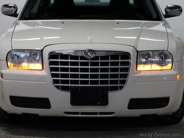 2005 Chrysler 300 (2005-2023) - Image 6 of 21