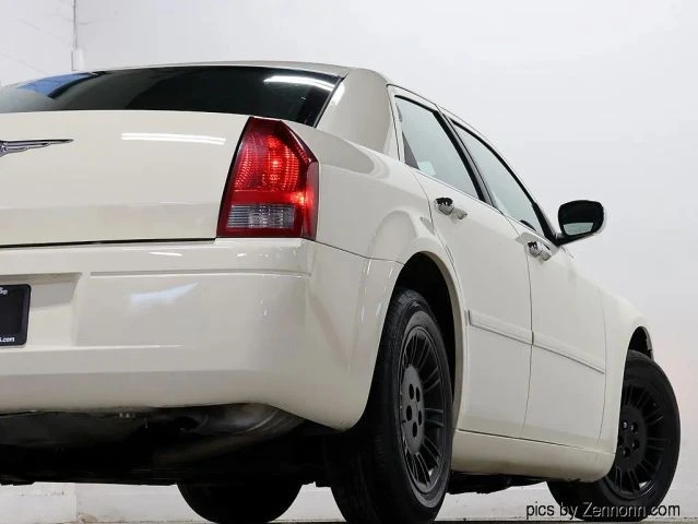 2005 Chrysler 300 (2005-2023) - Image 8 of 21