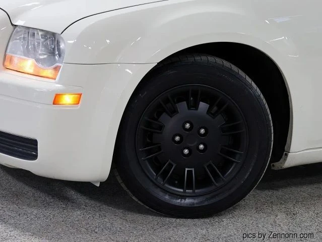 2005 Chrysler 300 (2005-2023) - Image 3 of 21