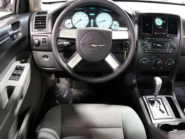 2005 Chrysler 300 (2005-2023) - Image 15 of 21
