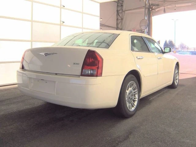 2005 Chrysler 300 (2005-2023) - Image 3 of 8