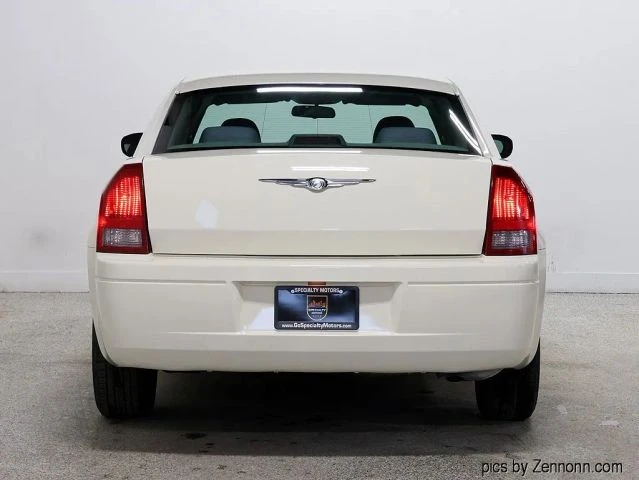 2005 Chrysler 300 (2005-2023) - Image 7 of 21