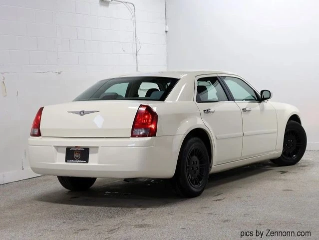 2005 Chrysler 300 (2005-2023) - Image 10 of 21