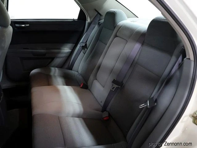 2005 Chrysler 300 (2005-2023) - Image 13 of 21