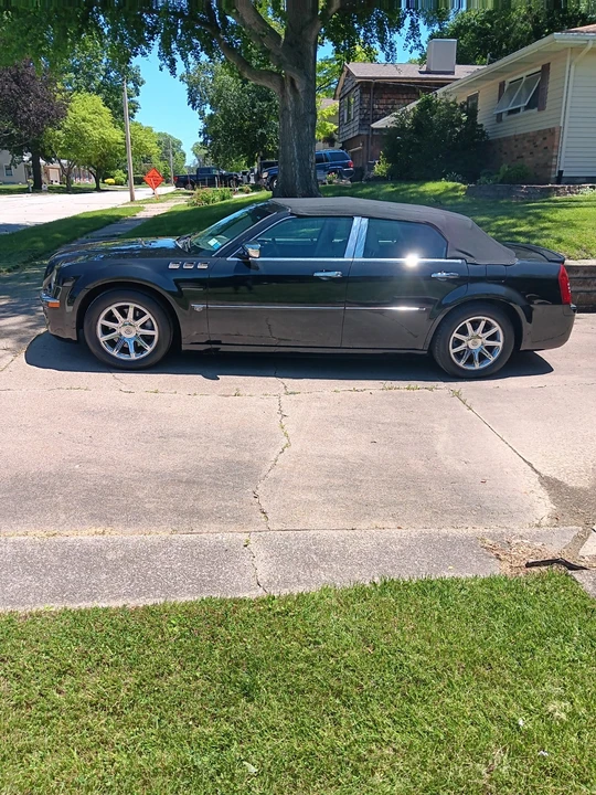 2005 Chrysler 300 (2005-2023) - Image 2 of 3