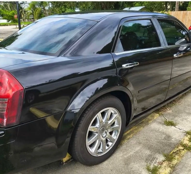 2005 Chrysler 300 (2005-2023) - Image 2 of 6