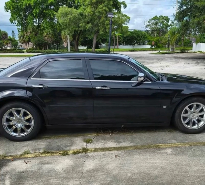 2005 Chrysler 300 (2005-2023) - Image 3 of 6
