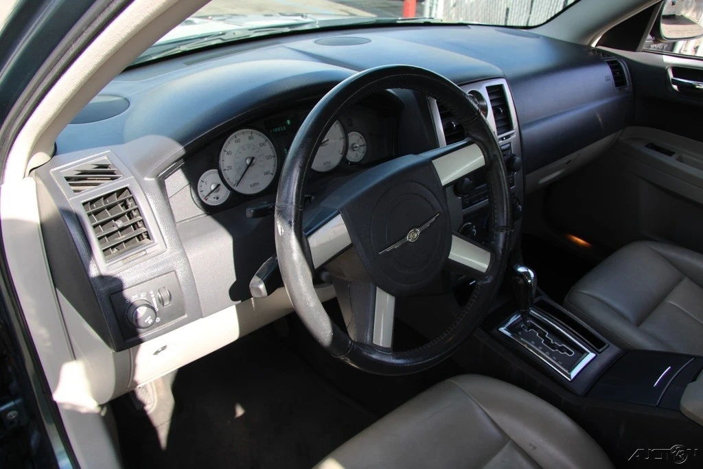 2005 Chrysler 300 (2005-2023) - Image 15 of 24
