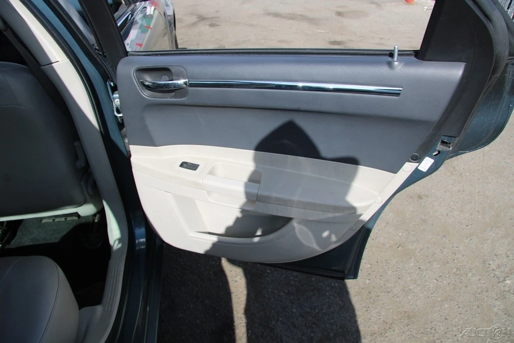 2005 Chrysler 300 (2005-2023) - Image 22 of 24