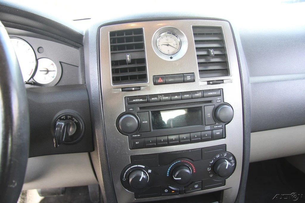 2005 Chrysler 300 (2005-2023) - Image 18 of 24