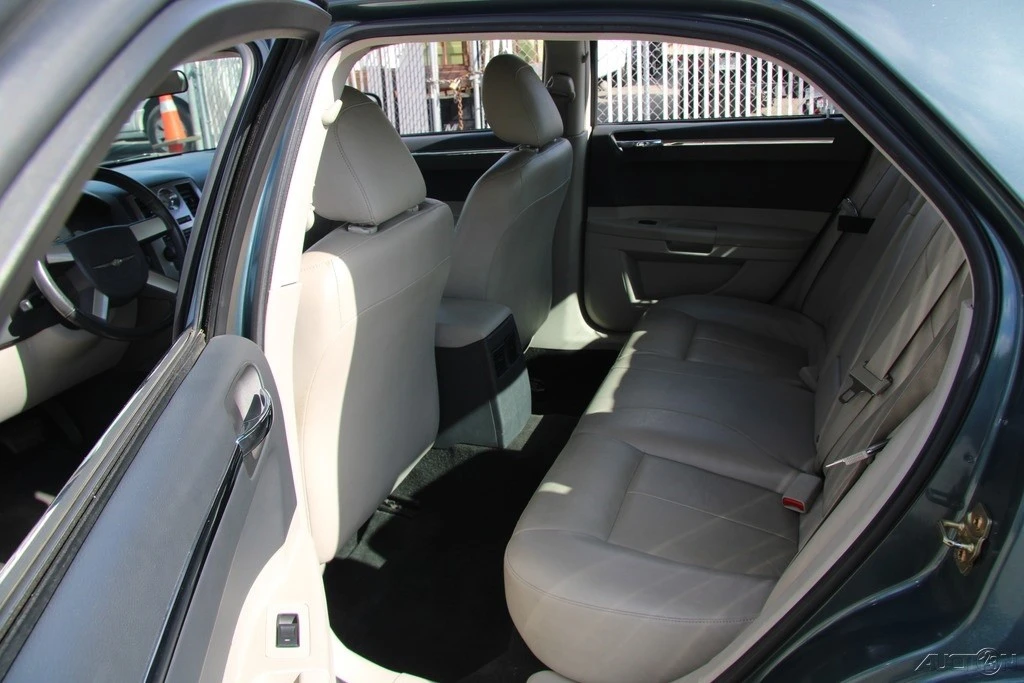 2005 Chrysler 300 (2005-2023) - Image 21 of 24
