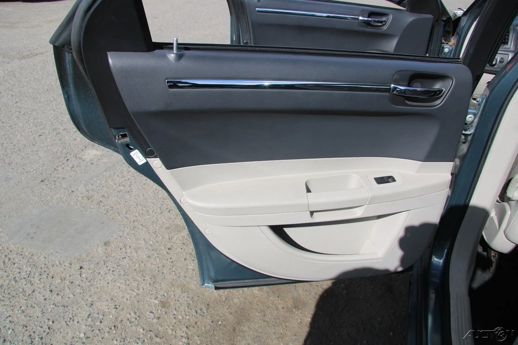 2005 Chrysler 300 (2005-2023) - Image 20 of 24