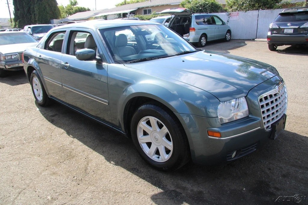 2005 Chrysler 300 (2005-2023) - Image 10 of 24