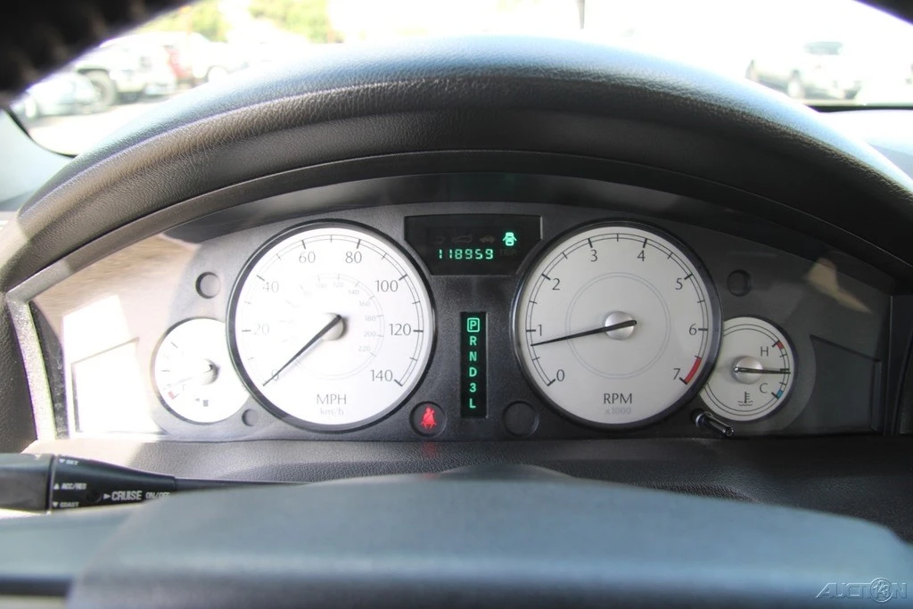 2005 Chrysler 300 (2005-2023) - Image 16 of 24