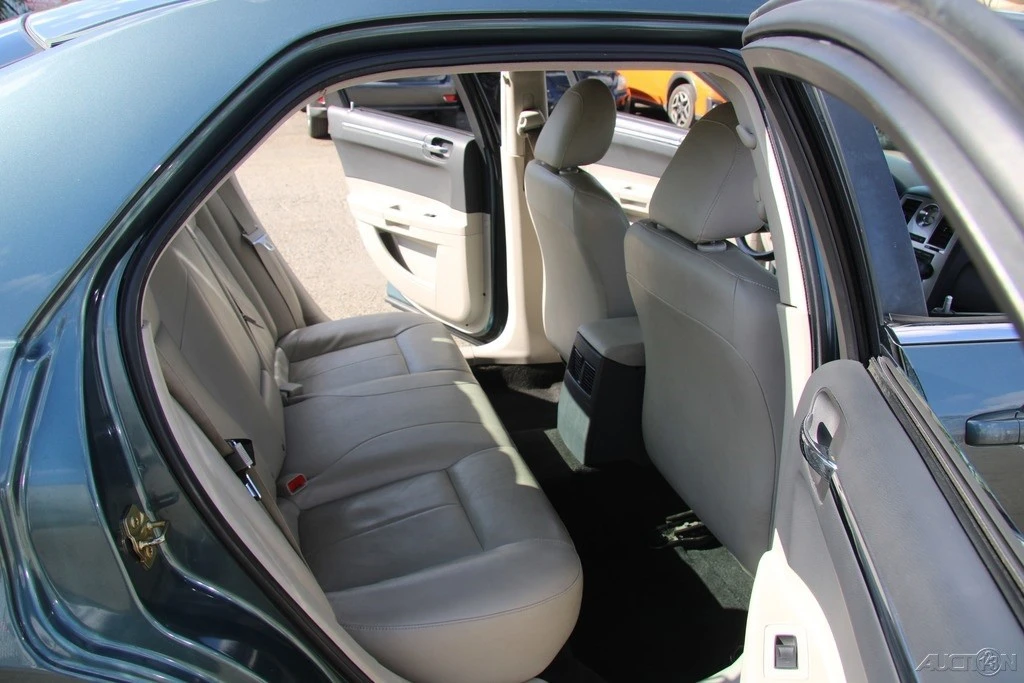 2005 Chrysler 300 (2005-2023) - Image 23 of 24