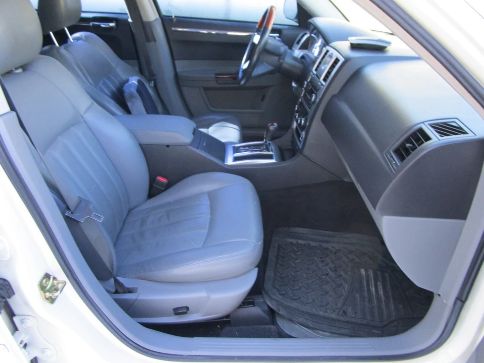 2005 Chrysler 300 (2005-2023) - Image 8 of 13